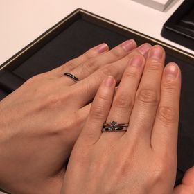 【ラザール ダイヤモンド(LAZARE DIAMOND)の口コミ】 他店で見させていただいた指輪よりも、プラチナの輝きが好印象でした。若…