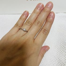 【アイプリモ(I-PRIMO)の口コミ】 婚約指輪のデザインが可愛いらしいイメージを希望していました。こちらの…
