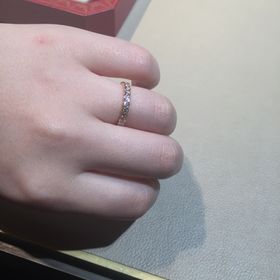 【カルティエ(Cartier)の口コミ】 カルティエのフルエタニティリング、上品でなおかつ豪華な指輪だとおもい…