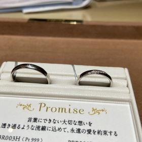 【PILOT BRIDAL(パイロットブライダル)の口コミ】 ダイヤが端の方までキラキラしており、憧れのイメージ通りのデザインだっ…