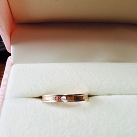 【Douxmiere bijou SOPHIA(ドゥミエール ビジュソフィア)の口コミ】 シンプルなつくりで、ダイヤが埋め込み式なので、家事をしていても邪魔に…