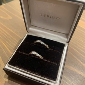 【アイプリモ(I-PRIMO)の口コミ】 二人で指輪をつけてしっかりくる物を選びました。3つまで候補が出て、二人…