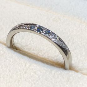 【TANZO.(鍛造指輪)の口コミ】 鍛造製法でフルオーダー品というのが1番に決め手でした。他にもダイヤモン…