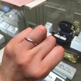 【A・D・A(エー・ディー・エー)の口コミ】 細めのウェーブのデザインでつや消し加工がラインで入れてもらえるのが良…