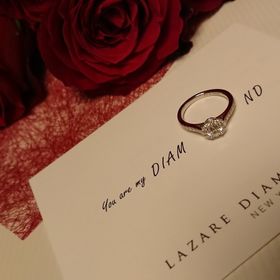 【ラザール ダイヤモンド(LAZARE DIAMOND)の口コミ】 横から見たデザインが非常に綺麗だったから。上から見たデザインが似てい…