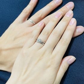 【銀座ダイヤモンドシライシの口コミ】 彼がくれた婚約指輪とセットリングを買うつもりでしたが、色々着けてみて…