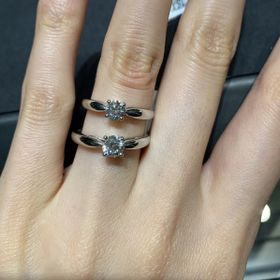 【ヴァン クリーフ＆アーペル(Van Cleef & Arpels)の口コミ】 ダイヤに向かってプラチナ部分が細くなるデザインがかわいらしかったです…