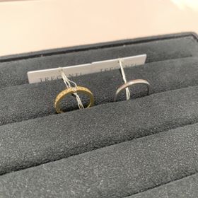 【TRECENTI(トレセンテ)の口コミ】 ハーフエタニティでセンターに大きめのダイヤが入った珍しいタイプ。リン…