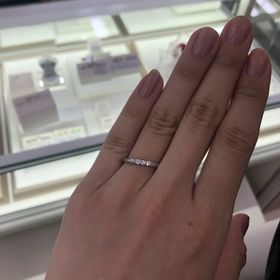 【festaria bijou SOPHIA(フェスタリア ビジュソフィア)の口コミ】 バレエをやっていたのと星モチーフが好きなので試着しました。
ダイヤの輝…