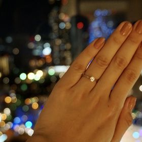 【アイプリモ(I-PRIMO)の口コミ】 シンプルなザ・婚約指輪！というデザインです。
メレダイヤが入ってるよう…