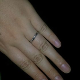 【銀座ダイヤモンドシライシの口コミ】 細すぎないリングに、ウェーブと、さりげないダイヤが気に入りました。正…