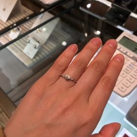 【モニッケンダム(MONNICKENDAM)の口コミ】 細めのシンプルなデザインだったので、長くつけてもらえるような印象にな…