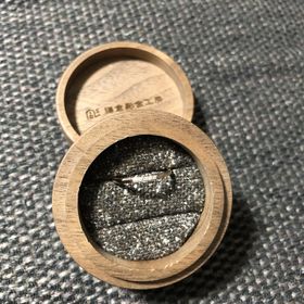 【鎌倉彫金工房の口コミ】 婚約指輪というと1粒ダイヤやキラキラしたデザインのものが多く、日常的に…