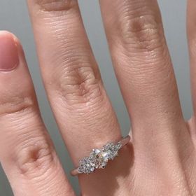 【EITO(エイト)の口コミ】 デザインはゴージャスを意識したものにして、着用感も良いものを選別させ…