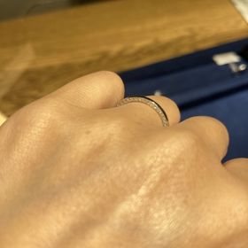 【Love Bond(ラブボンド)の口コミ】 シンプルなストレートの結婚指輪を探していました。ですが一見シンプルに…