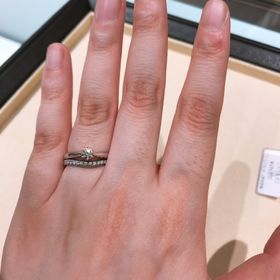 【TASAKI(タサキ)の口コミ】 シンプルなデザインでダイヤモンドに向かって、プラチナ部分が絞られてい…