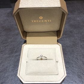 【TRECENTI(トレセンテ)の口コミ】 ネットでまず探していたんですが
1番に目に入ったのが
シンプルで尚且つ輝…