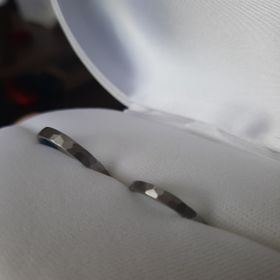 【Aroode(アローデ)の口コミ】 現在金属アレルギーはないのですが、肌が強いほうではなく、常に付けてい…