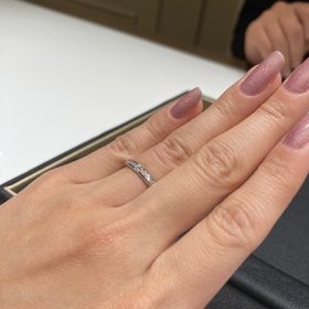 【ラザール ダイヤモンド(LAZARE DIAMOND)の口コミ】 指輪のデザインが夫婦共に1番気に入りました。
また、ダイヤの輝きが素晴…