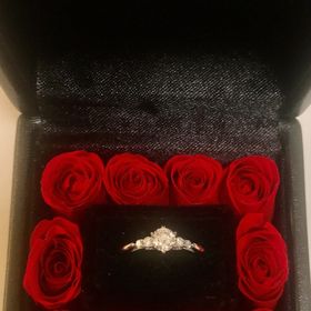 【エクセルコダイヤモンド(EXELCO DIAMOND)の口コミ】 メレダイヤの並びの美しさ、横から見たデザインの可愛さに惹かれ、こちら…