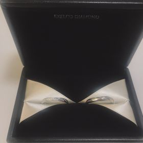 【エクセルコダイヤモンド(EXELCO DIAMOND)の口コミ】 左半分にダイヤがついていて、華やかすぎずシンプルすぎずちょうどいい輝…