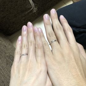 【銀座ダイヤモンドシライシの口コミ】 あまりキラキラしないシンプルなデザインで探しておりました。ウェーブが…