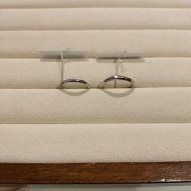 【TRECENTI(トレセンテ)の口コミ】 ストレートで斜めにデザインが入っており長くつけていけるデザインです。
…