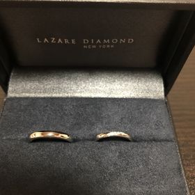 【ラザール ダイヤモンド(LAZARE DIAMOND)の口コミ】 男性のデザインはシンプルなもの、女性のデザインはダイヤモンドありのシ…