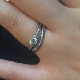 【ケイウノ ブライダル(K.UNO BRIDAL)の口コミ】 エンゲージリングはもともと希望していたストレートタイプでメレダイヤが…