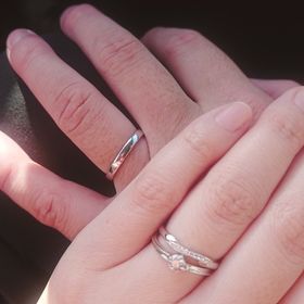 【Foulason(フレゾン)の口コミ】 いろんな指輪を試しにいろいろはめてみて婚約指輪と一緒に着けて合いそう…