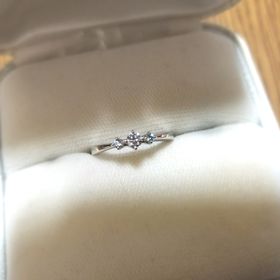 【TAKE-UP(テイクアップ)】の口コミ 私は手が小さく指も細いので、一般的なエンゲージリングだと幅が太くて不格...