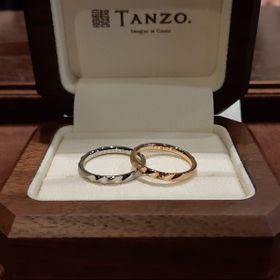 【TANZO.(鍛造指輪)の口コミ】 鍛造製法という言葉に惹かれ、7月に訪問。
これまで指輪をしない生活だっ…