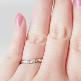 【銀座ダイヤモンドシライシの口コミ】 婚約指輪と重ね付けできる・ダイヤが目立つ・引っかからない・着け心地が…