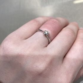 【アイプリモ(I-PRIMO)の口コミ】 ①細く長い相手の手の特徴に合う。②リングの太さがちょうどダイヤが綺麗に…