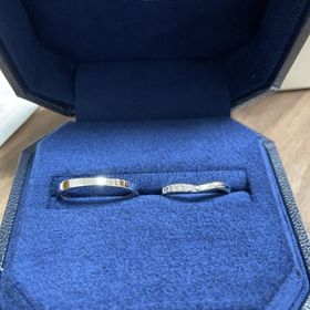 【ROYAL ASSCHER(ロイヤル・アッシャー)の口コミ】 婚約指輪にシンデレラフィットした指輪でした。
この指輪にするまでに4件…