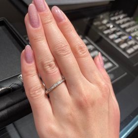 【エクセルコダイヤモンド(EXELCO DIAMOND)の口コミ】 指輪の輝きがとても綺麗です。
今回結婚指輪を探していたのですが、全て最…