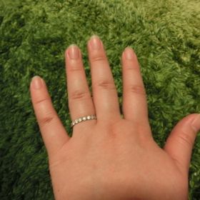 【LUCIE(ルシエ)の口コミ】 普段使いでもできるような婚約指輪を探しており、エタニティまたはハーフ…