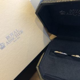 【ROYAL ASSCHER(ロイヤル・アッシャー)の口コミ】 結婚指輪はシンプルで付けやすく、日常遣いがしやすいものを選びました。…