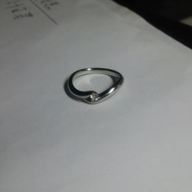 【ケイウノ ブライダル(K.UNO BRIDAL)の口コミ】 指にコンプレックスがあったためシンプルで細いリングを探していました。…