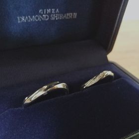 【銀座ダイヤモンドシライシの口コミ】 シンプルなデザインでいいかなと思っていましたが、職業柄、仕事時には着…