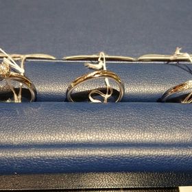 【銀座ダイヤモンドシライシの口コミ】 0.34カラットで他の3Cグレードも高い婚約指輪を予算内で提案された為。結…