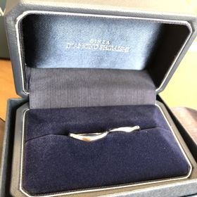 【銀座ダイヤモンドシライシの口コミ】 いくつも試しましたが、一番指に馴染んだのが決め手です。日常使いで自然…