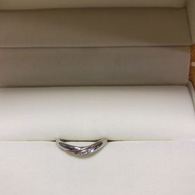 【ケイウノ ブライダル(K.UNO BRIDAL)の口コミ】 ウェーブしているデザインを探していました。当初はシンプルなものにしよ…