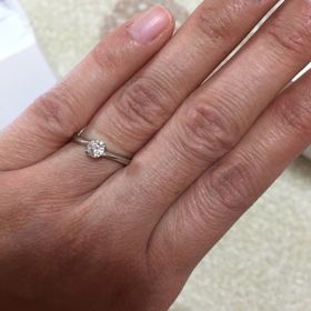 【STAR JEWELRY(スタージュエリー)の口コミ】 シンプルかつ、ダイヤの中が星に見えるようカットされているのに惹かれま…