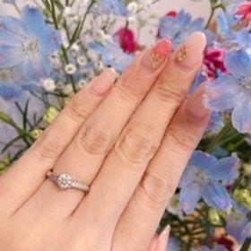 【アンジェリックフォセッテ(Angelique Fossette)の口コミ】 ウェーブタイプのリングで女性の手にフィットしやすいです。
リングはたく…