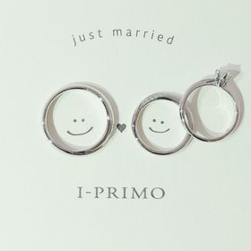 【アイプリモ(I-PRIMO)の口コミ】 【デザイン】
ダイヤモンドがリングに対して斜めに埋め込まれたデザインで…