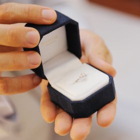 【Douxmiere bijou SOPHIA(ドゥミエール ビジュソフィア)の口コミ】 デザインに一目惚れしました。ダイアモンドの輝きを邪魔しないような作り…