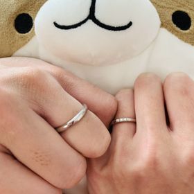 【ラザール ダイヤモンド(LAZARE DIAMOND)の口コミ】 シンプルな作りでプラチナが楽しめるリングです。
鍛造でしっかりとした作…