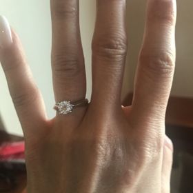 【アイプリモ(I-PRIMO)の口コミ】 ダイヤモンドの質と金額が購入の決め手でした。とても親切に何度もいろん…