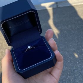 【銀座ダイヤモンドシライシの口コミ】 デザインがとても気に入っています。選んでもらった、ダイヤモンドを引き…